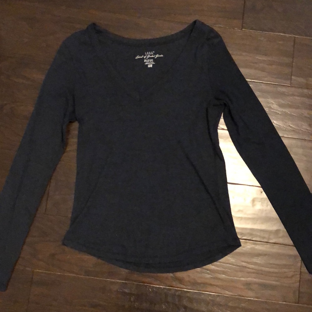 H&M textured navy v-neck longsleeve